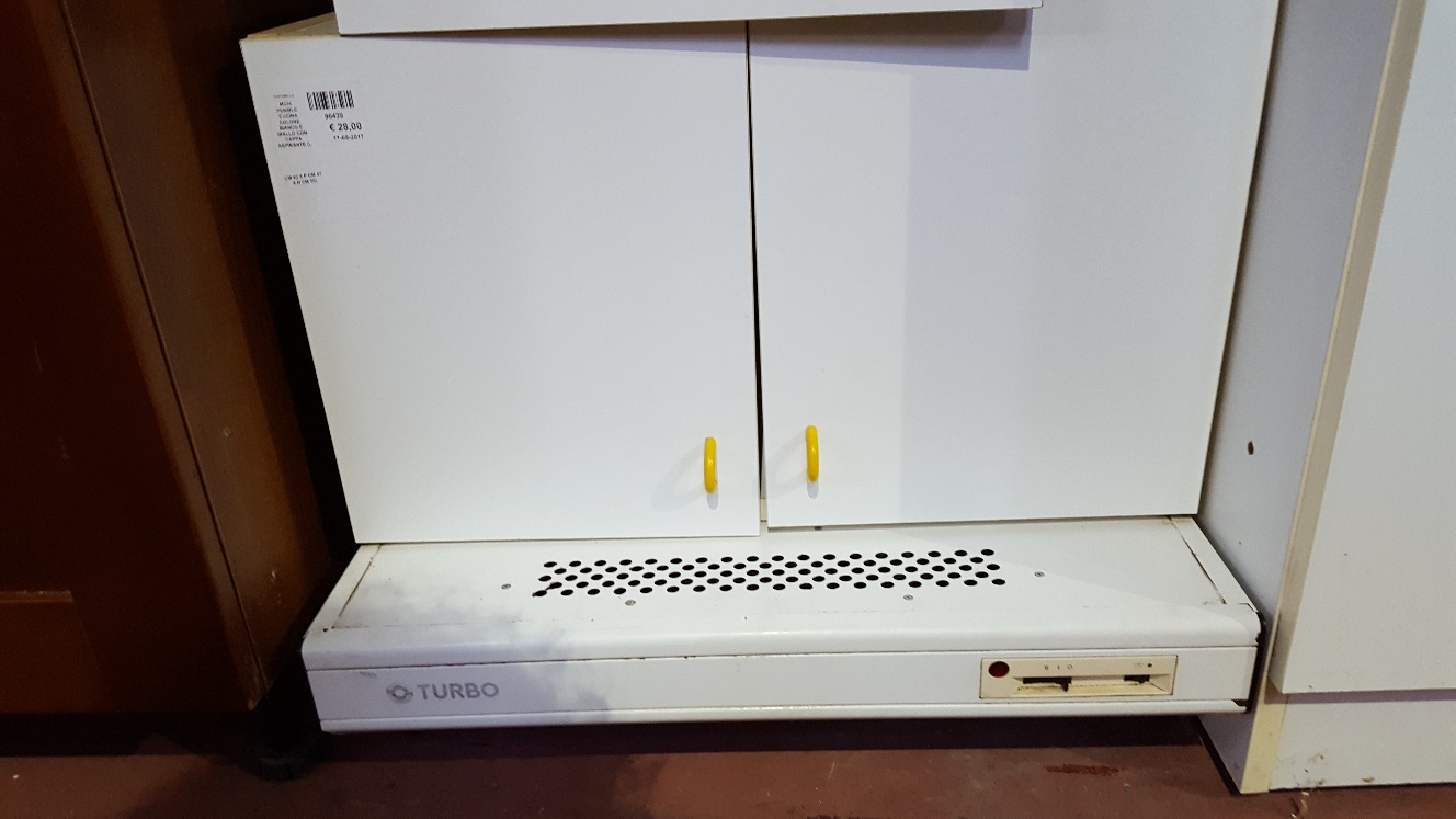 Catanzaro pensile cucina colore bianco e giallo con cappa aspirante ... Cucina con cappa
